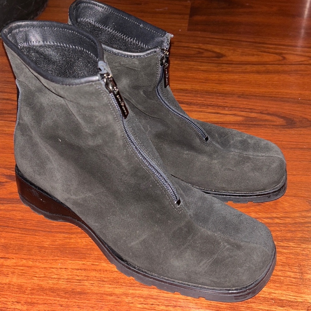 La Canadienne Tonya BLACK SUEDE Waterproof ANKLE BOOTS Sz 8.5 M